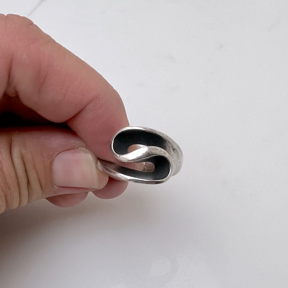 James Avery Swirl Ribbon Ring Retired